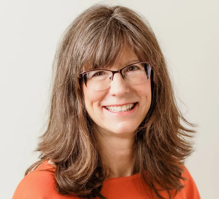 Headshot of Jennifer Casteix smiling