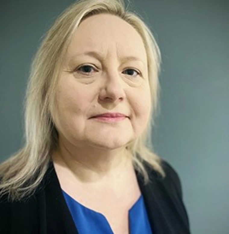 Headshot of Aneta Kielar looking at camera